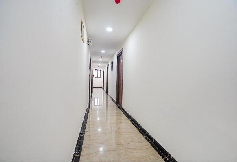 Fabhotel Golden Grand