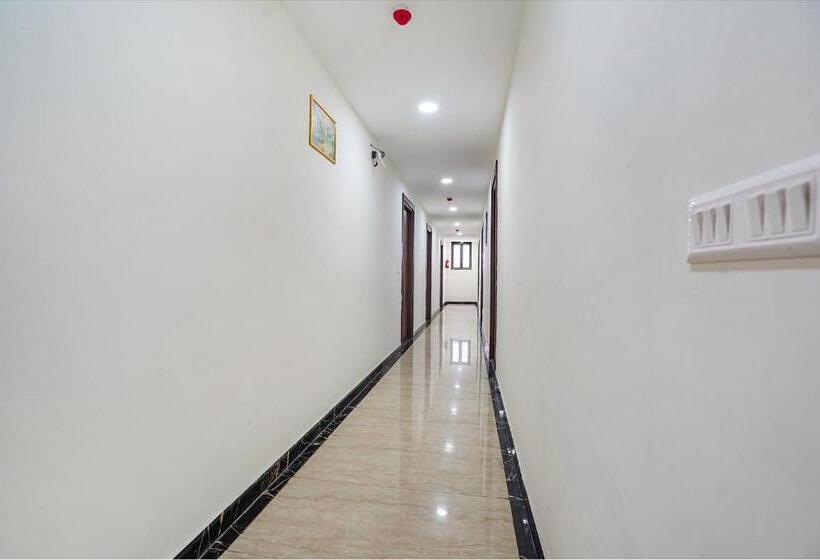 Fabhotel Golden Grand