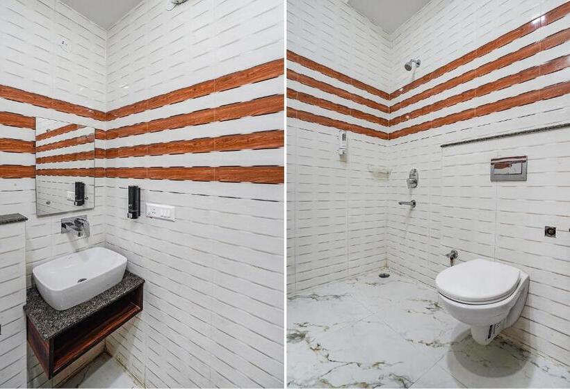 Fabhotel Golden Grand