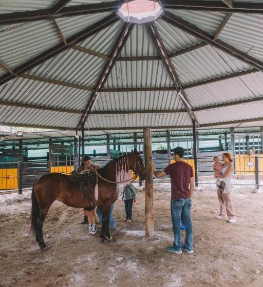 Отель Criadero Las Tres Marías Hospedaje Rural Mi Refugio