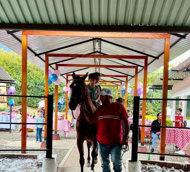 Отель Criadero Las Tres Marías Hospedaje Rural Mi Refugio