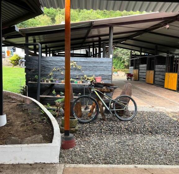בית מלון כפרי Criadero Las Tres Marías Hospedaje Rural Mi Refugio