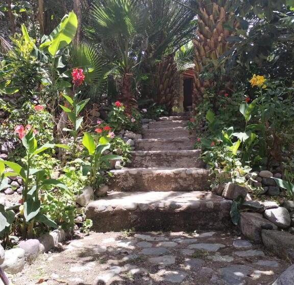 ホテル Eden Lodge