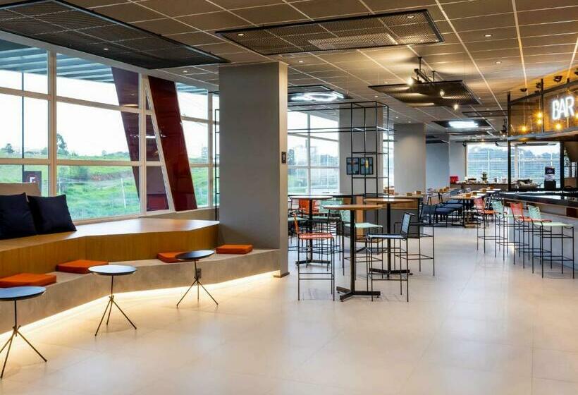 Отель Ibis Aruja