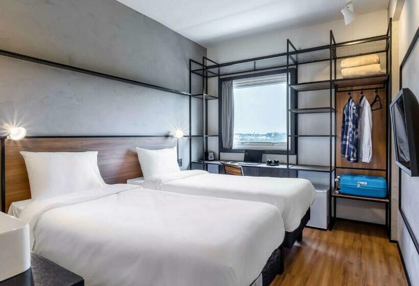 Отель Ibis Aruja