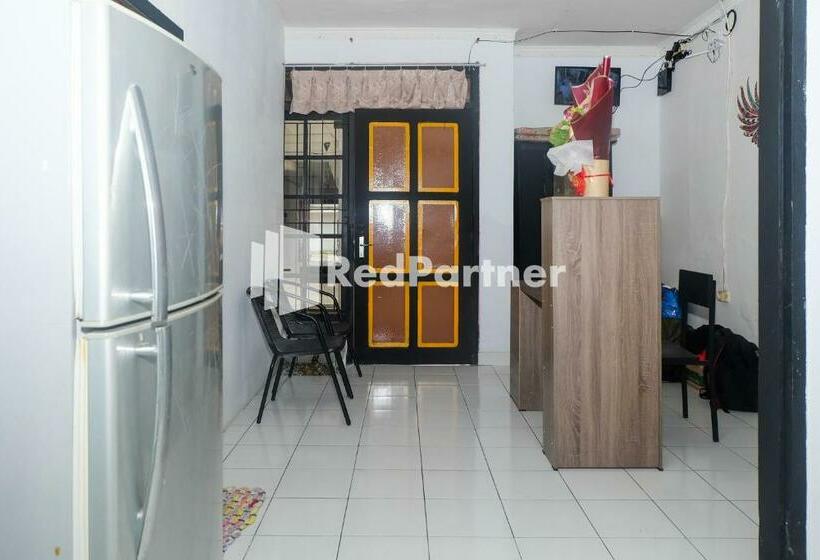 בית מלון כפרי Ninja Room Pasteur Mitra Reddoorz