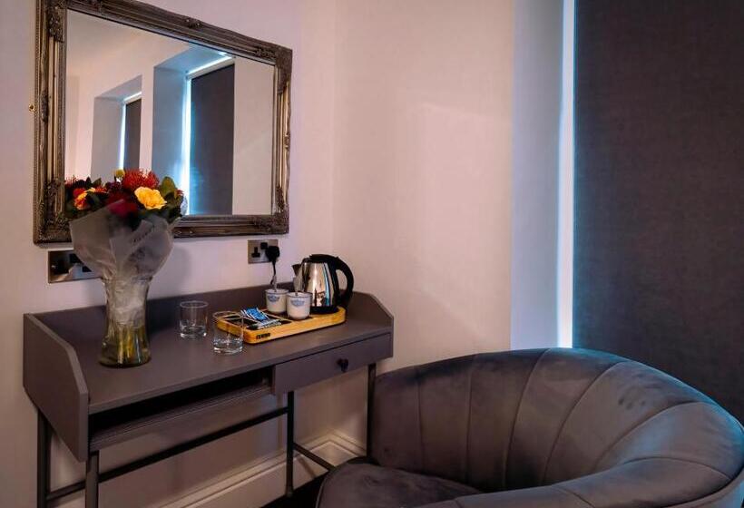 هتل The Friendship