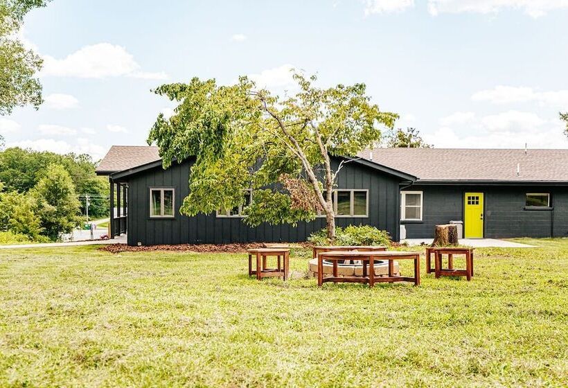 モーテル Basecamp151