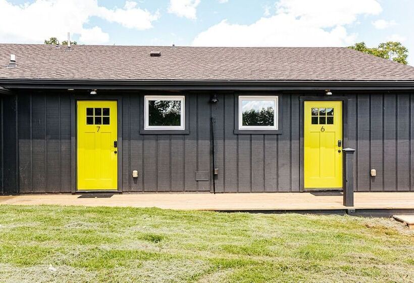 モーテル Basecamp151