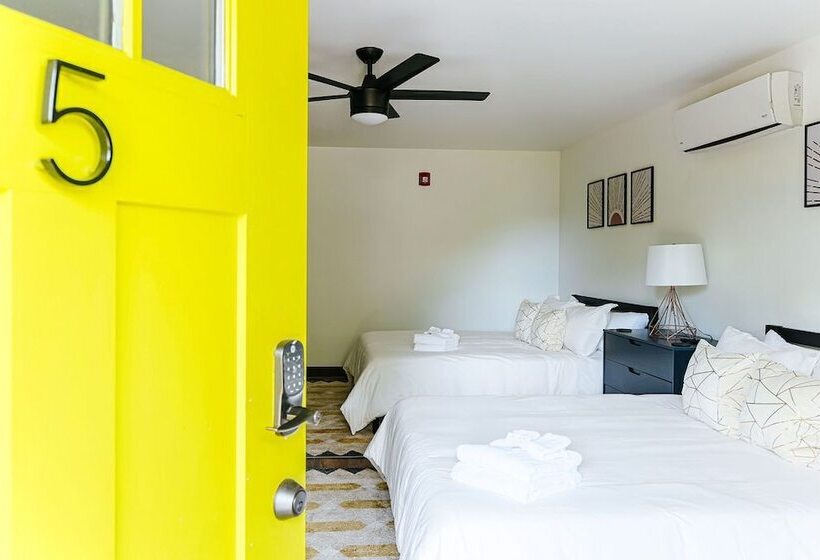 モーテル Basecamp151