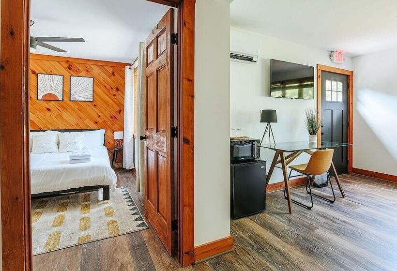 モーテル Basecamp151