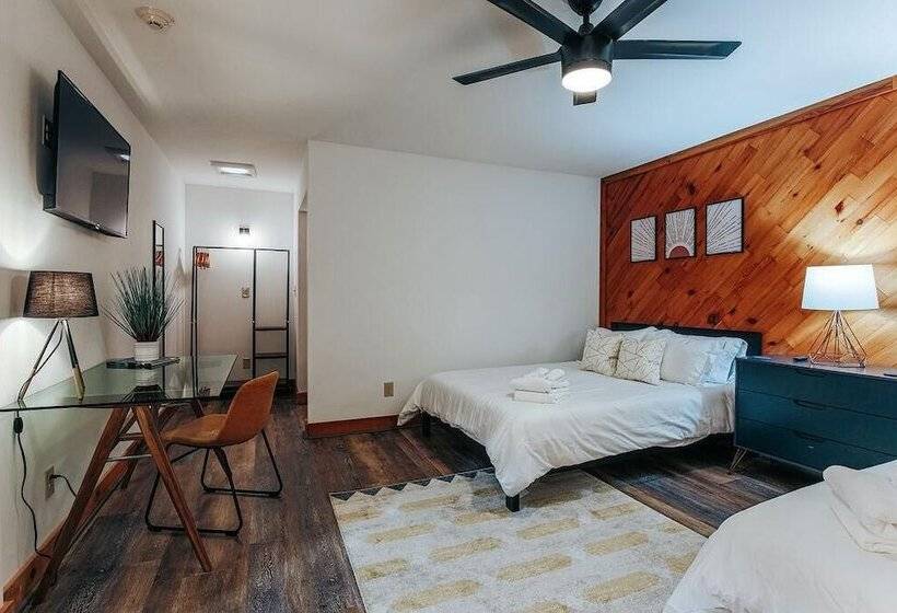 モーテル Basecamp151