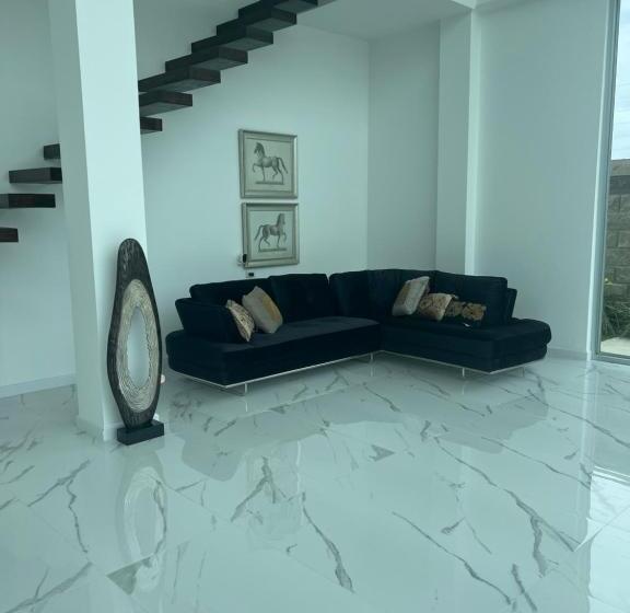 פנסיון Mansion Aura Del Mar