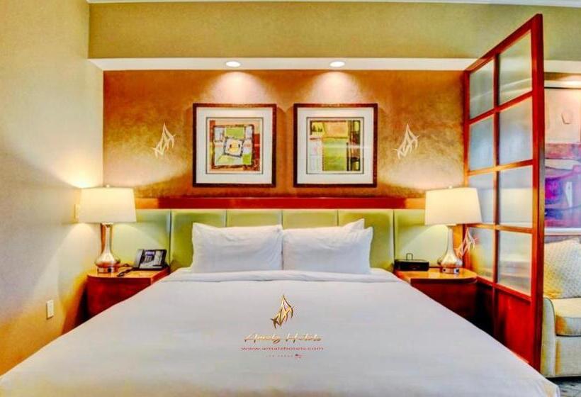 Stunning Balcony Strip View Mgm Signature  Free Valet