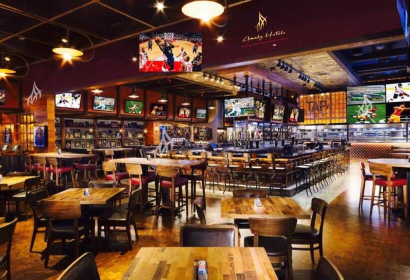 Stunning Balcony Strip View Mgm Signature  Free Valet