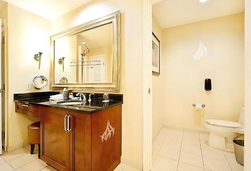 Stunning Balcony Strip View Mgm Signature  Free Valet