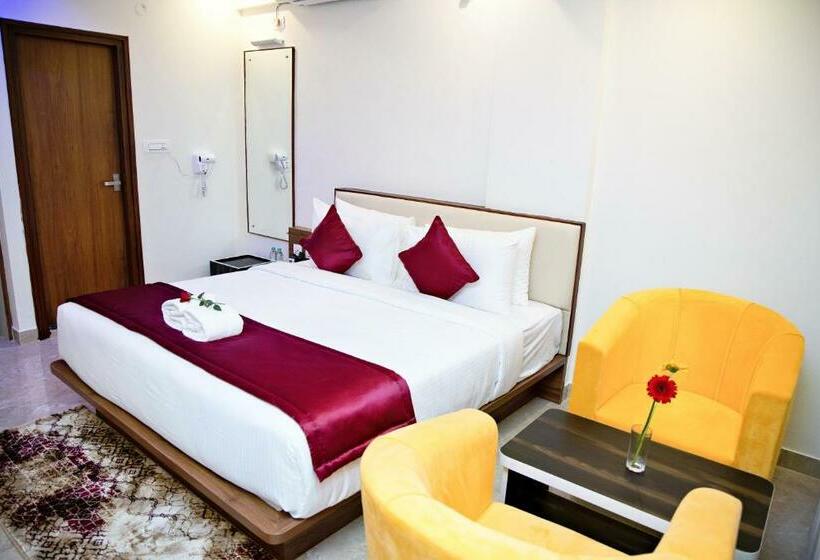 Villa Grand Hotel Near Kempegowda International Airport