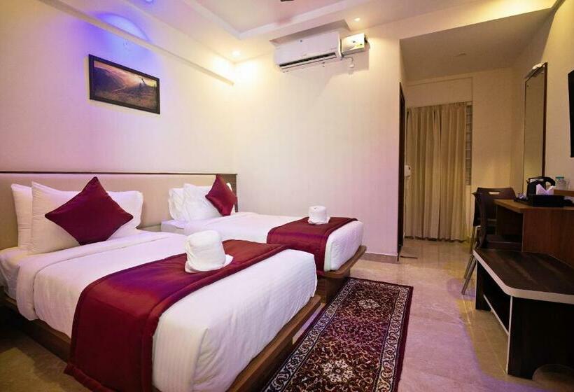 Villa Grand Hotel Near Kempegowda International Airport