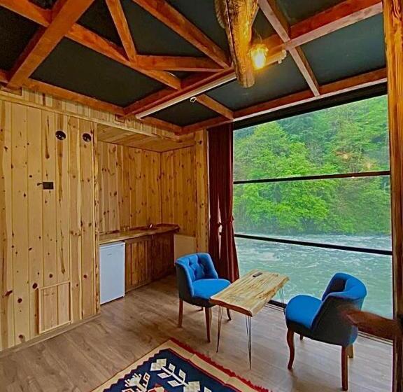 ベッドアンドブレックファースト Storm Suit