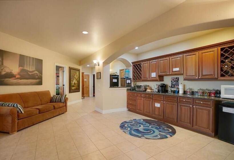 مبيت وإفطار Summit Villa Bnb