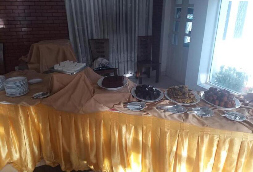 צימר Visaka Hotel   Kataragama