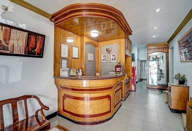 Отель Oyo 91805 Wisma Bari