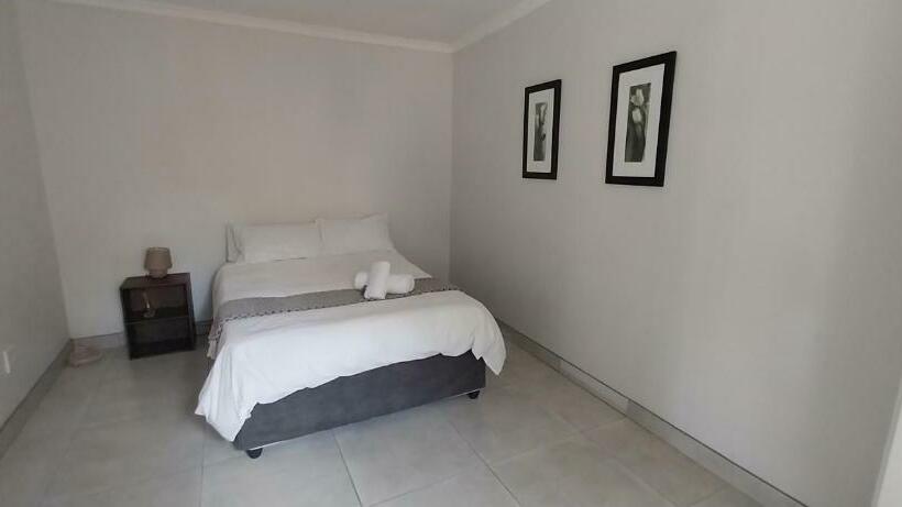 פנסיון 82 On Romney