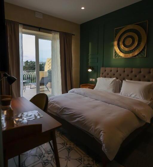 تختخواب و صبحانه The Carob Tree