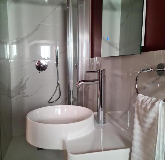 تختخواب و صبحانه The Carob Tree