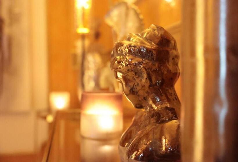 Bed and Breakfast Sweet Poison Rooms