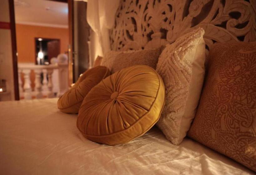 Bed and Breakfast Sweet Poison Rooms