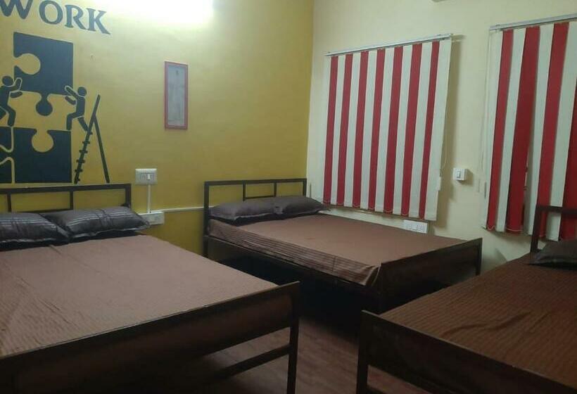 Отель Bacpacmonkeycolive