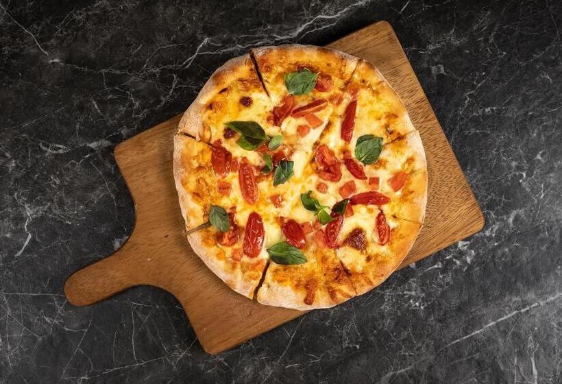 Отель Madama Residence