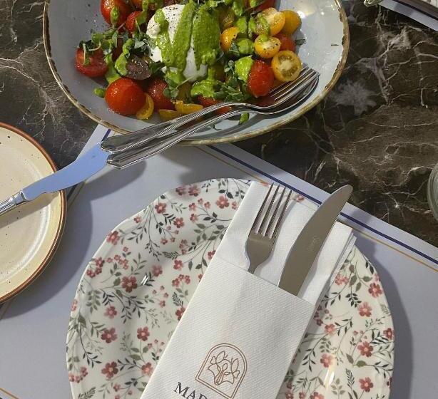 Отель Madama Residence