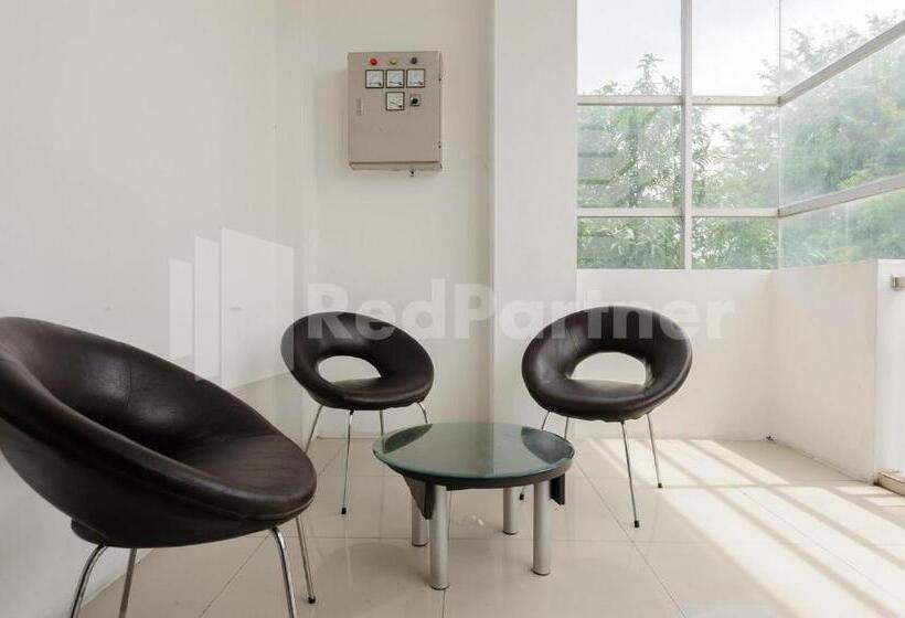 ホテル Reddoorz At Wisma Nabila Syariah Near Masjid Raya Baiturrahman Banda Aceh