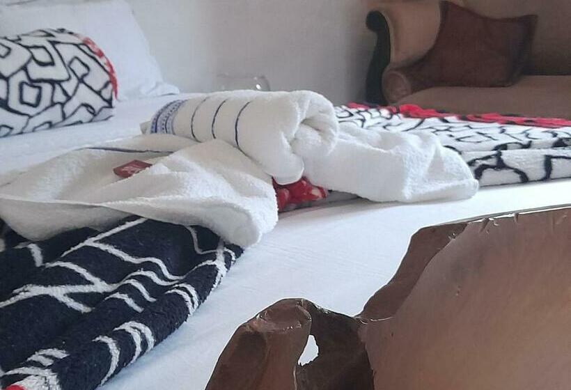 פנסיון Luna Roja