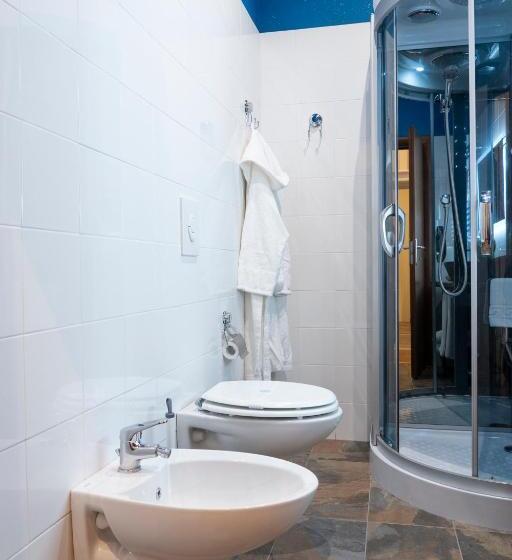 پانسیون Varese Suites