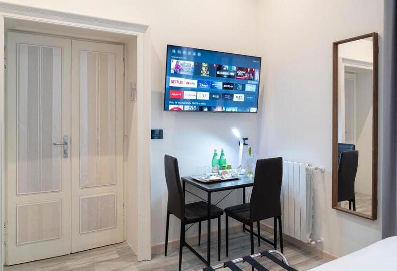 پانسیون Varese Suites