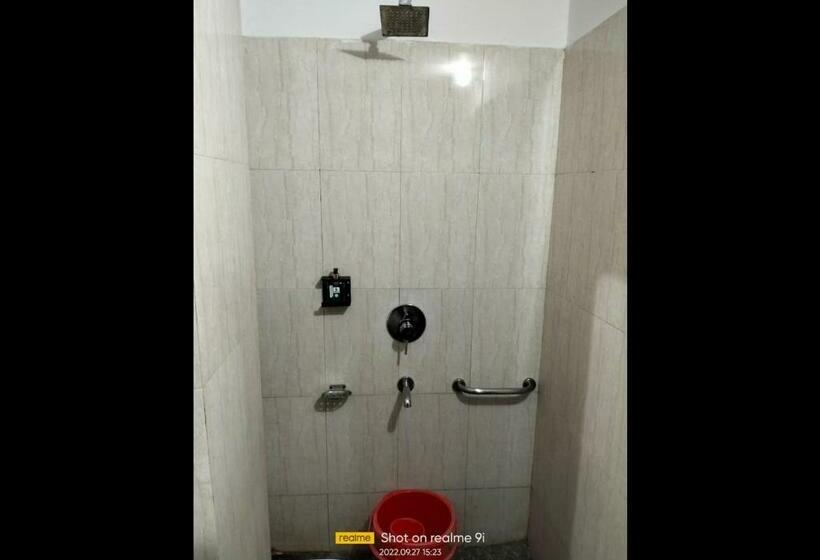 Green Leaf Hotel By Wb Inn