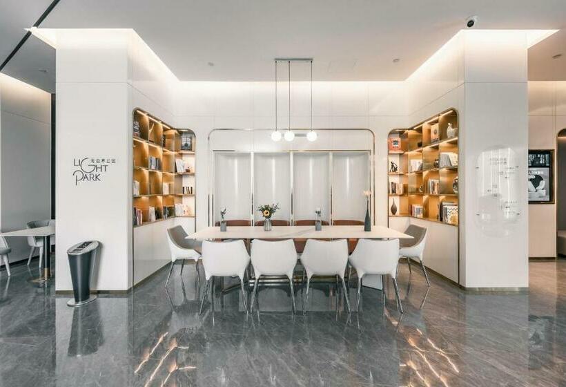 Отель Atour Light Zhengzhou West Longhai Road Subway Station