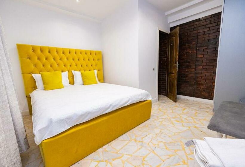 ホテル Pensiunea Ewo