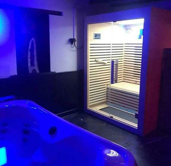 펜션 Casa Wellness Floreffe Jacuzzi