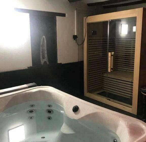 بنسيون Casa Wellness Floreffe Jacuzzi