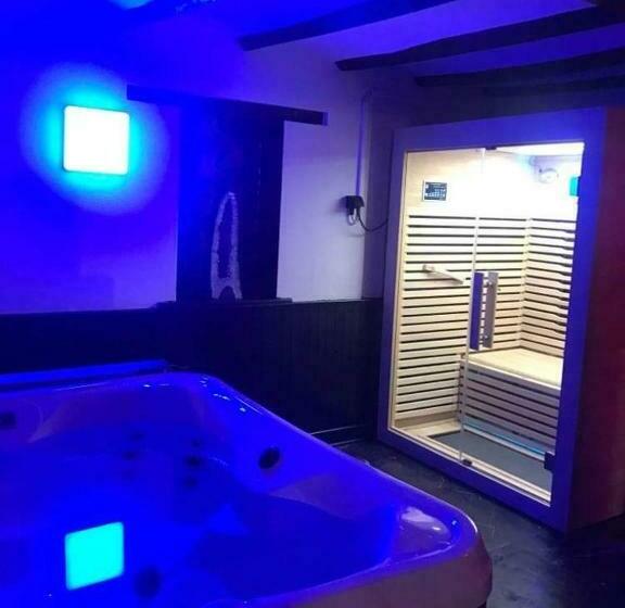 펜션 Casa Wellness Floreffe Jacuzzi