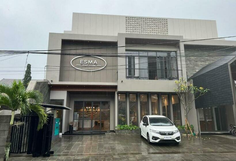 بنسيون Esma Family Guest House