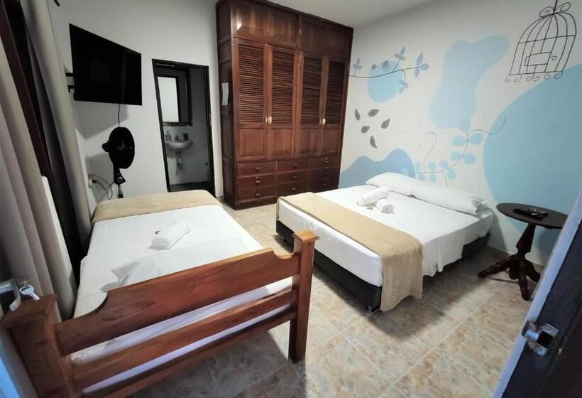 بنسيون Hostal Colors