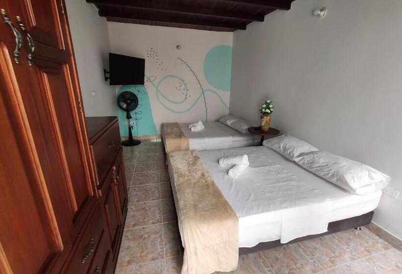 پانسیون Hostal Colors