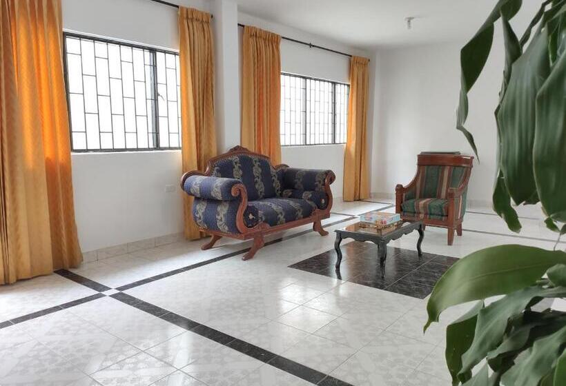 بنسيون Hostal Colors