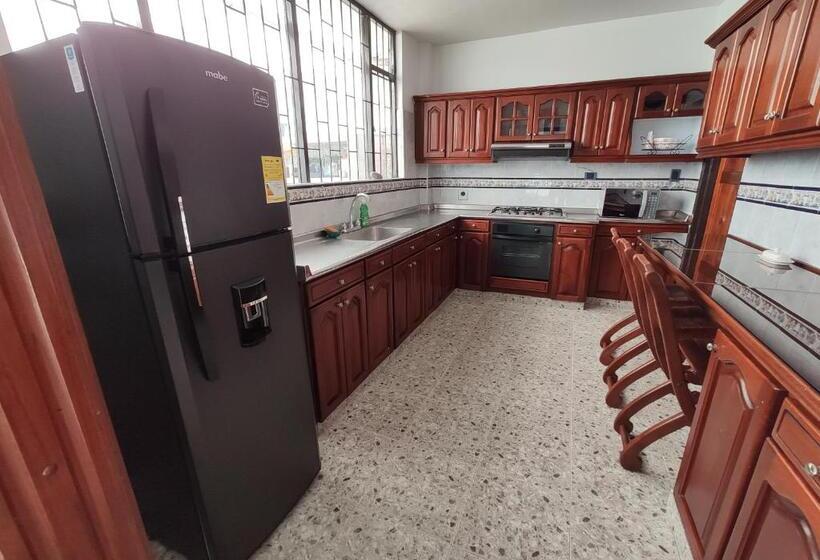 بنسيون Hostal Colors