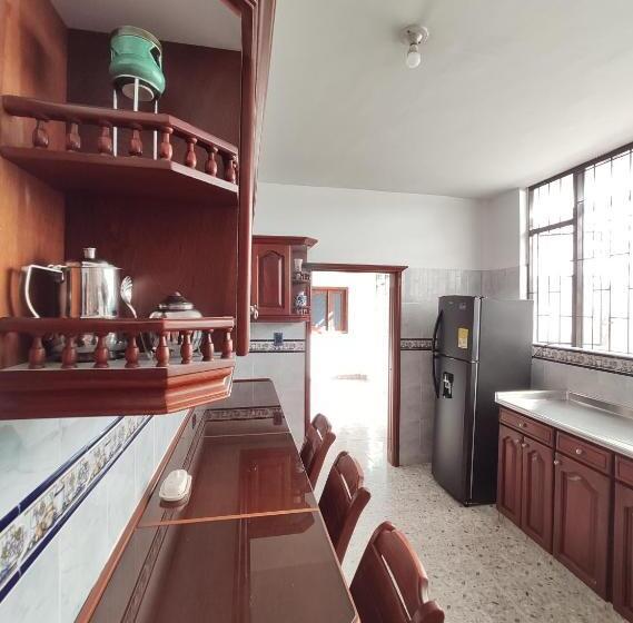 بنسيون Hostal Colors